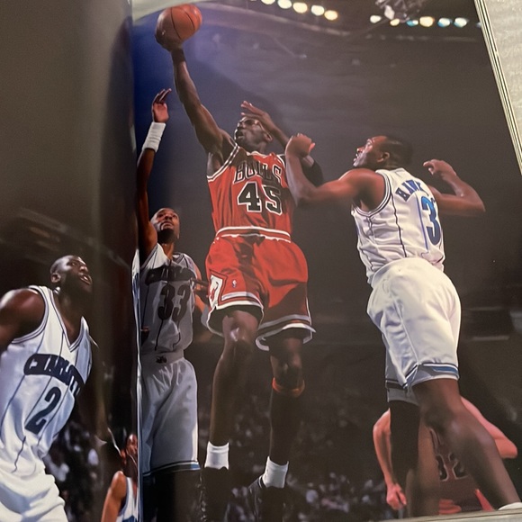 Vancouver Grizzlies: The Official Book, Smith, Doug Paper Back - Picture 10 of 12